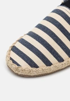Pier One UNISEX - Espadrille - Dark Blue/white 11 Pier One UNISEX - Espadrille - Dark Blue/white -Pier One 1dddba693bd742ebac55099bf5cd73d6
