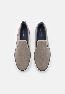 Pier One UNISEX - Sneaker Low - Taupe 9 Pier One UNISEX - Sneaker Low - Taupe -Pier One 4bfc3dea16e84e949402e19f285476a8