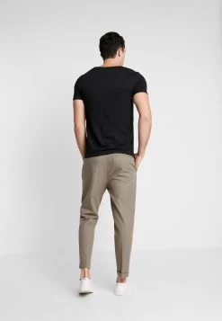 Pier One T-Shirt Basic - Black 8 Pier One T-Shirt Basic - Black -Pier One 83b916fdf5444d9ba8380d809f888082