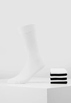 Pier One 7 PACK - Socken - White/black 9 Pier One 7 PACK - Socken - White/black -Pier One 8dfc7eafb6d44b37b5aad9f7641e4325 1