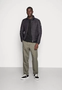 Pier One T-Shirt Basic - Black 11 Pier One T-Shirt Basic - Black -Pier One 9541d4ec16e54b19a6b86e488dd20e0f 1