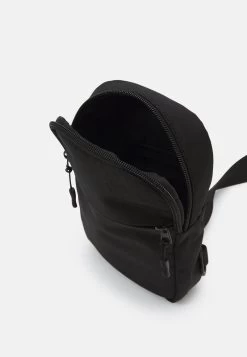 Pier One Gürteltasche - Black 9 Pier One Gürteltasche - Black -Pier One c75c8bdf8b8541419b96d7dba0f5d743