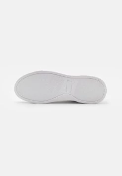 Pier One UNISEX - Sneaker Low - White 10 Pier One UNISEX - Sneaker Low - White -Pier One e2a5a64afecd4f079860774a1a970a80