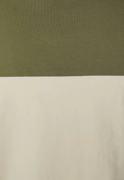 Pier One T-Shirt Print - Khaki/off-white 10 Pier One T-Shirt Print - Khaki/off-white -Pier One e83e9956ee1a4aabbba823f7c40143d9